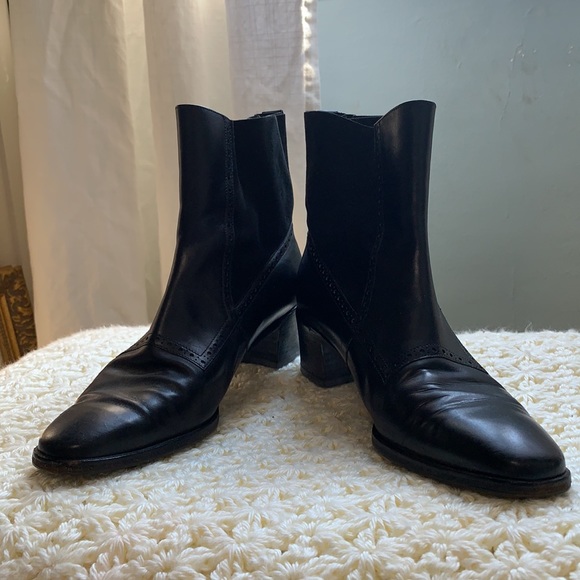 Vintage Ferragamo size 7 black ankle boots. - Picture 9 of 12